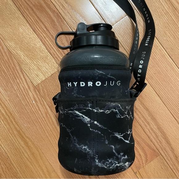 HydroJug Other - HydroJug Marble Print Carrying Sleeve Bottle Holder 73 oz